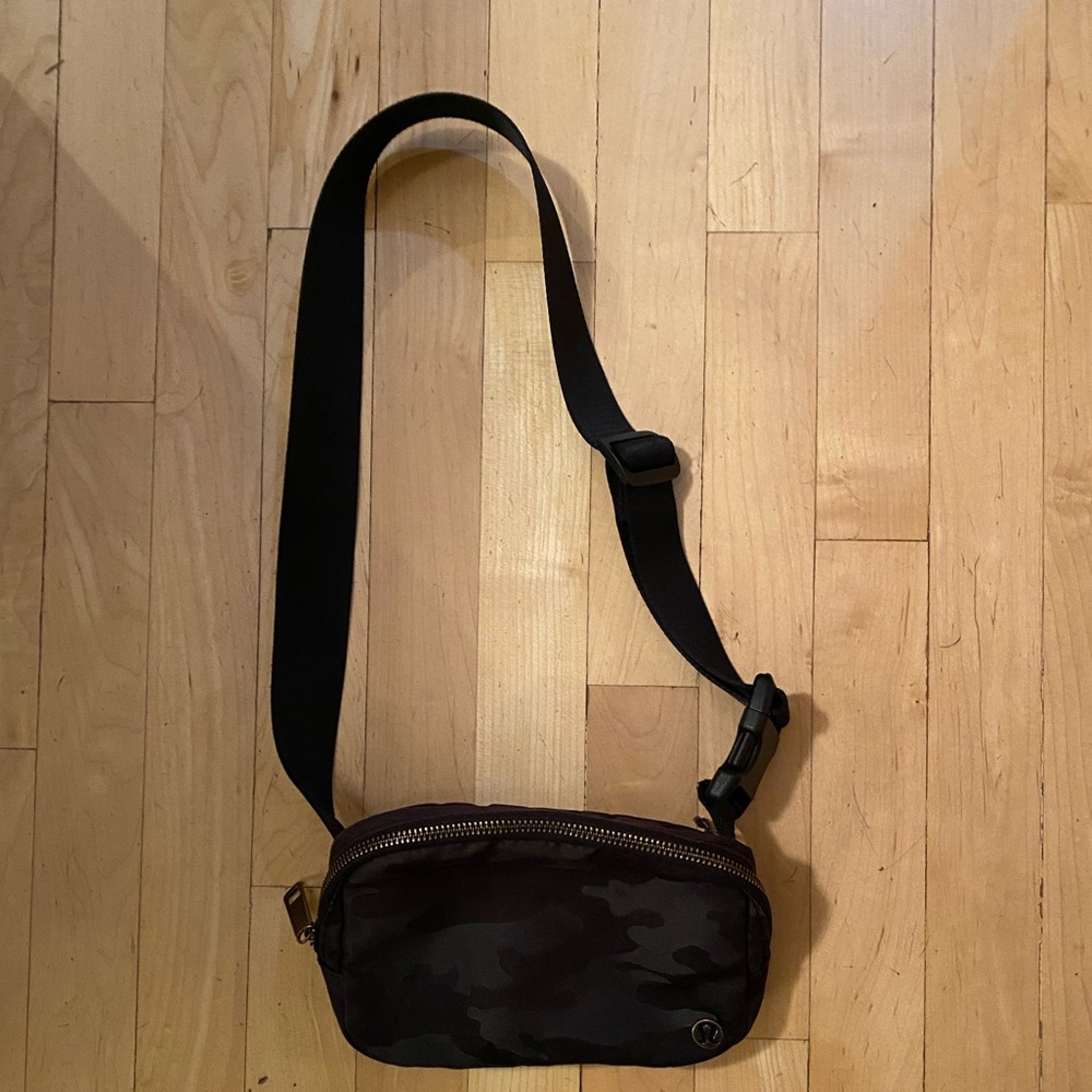 Lululemon Everywhere Belt Bag Heritage Camo